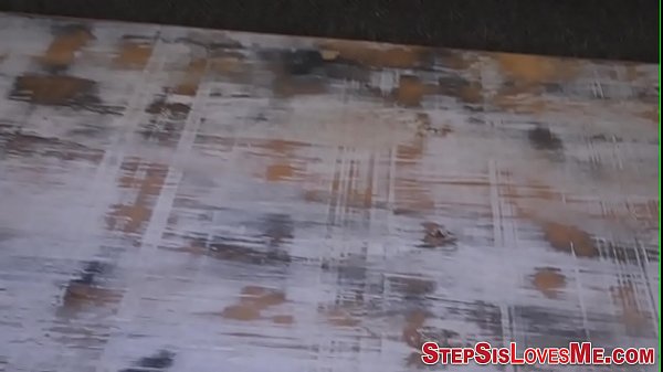 Adolescente amateur escupe semen caliente