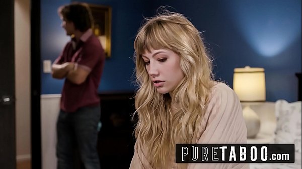 La prima volta della giovane bionda Ivy Wolfe con il cugino