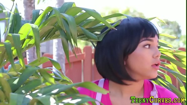 Adolescente dal culo grasso e oliato con grandi tette