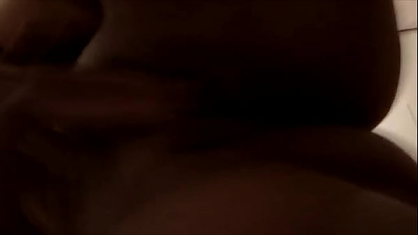 novinha se masturbando no banheiro indiano