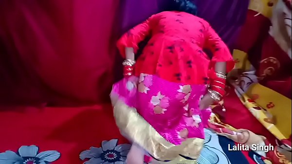 भारतीय प्रेमिका युवा प्रेमी लड़के द्वारा गड़बड़ हो रही है