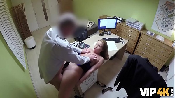 VIP4K. Sinh viên đưa âm hộ của cô cho người lạ vì số tiền cần thiết