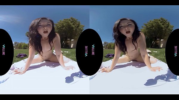 VRALLURE बाहर मेरे साथ आओ!