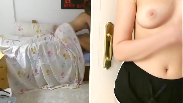 मैं ऐसा अपने सौतेले पिता के साथ करता हूँ क्योंकि जब माँ घर पर नहीं होती तो वह मेरी बहन को चोदता है