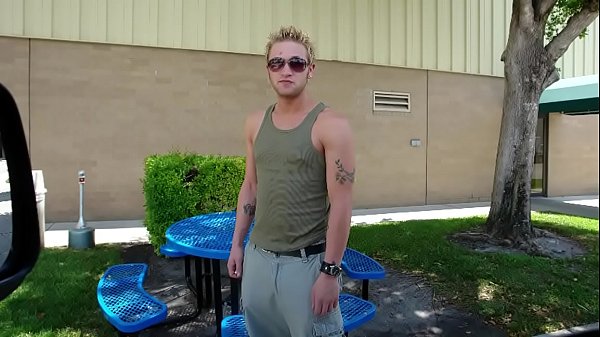 बैट बस - रॉक स्टार स्ट्र8 बैट रिले बर्क ने जेमी डोनोवन की समलैंगिक गांड में अपना लंड डाला