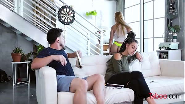 सौतेली बहन भाई की दुर्दशा को समझती है