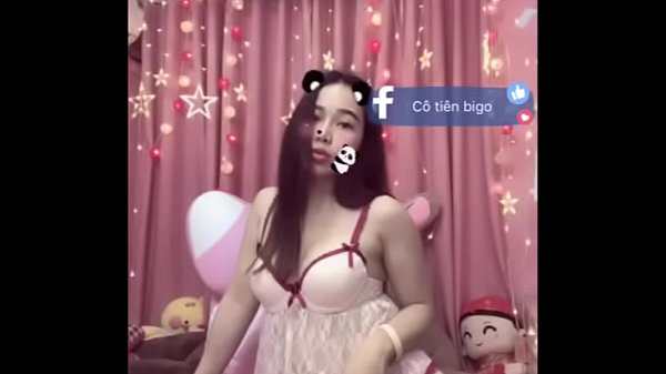 Cô gái tuổi teen gợi cảm khoe trong cam_porn