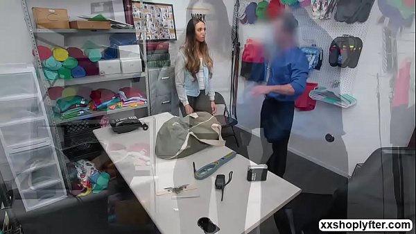 Angélica Cruz se arrodilla y chupa LP bigcock