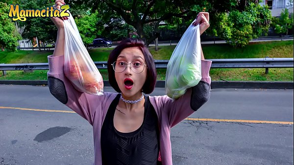 MAMACITAZ - Latina Luna Castillo liebt die Idee, vor der Kamera zu ficken, also steht er zu 100 % darauf