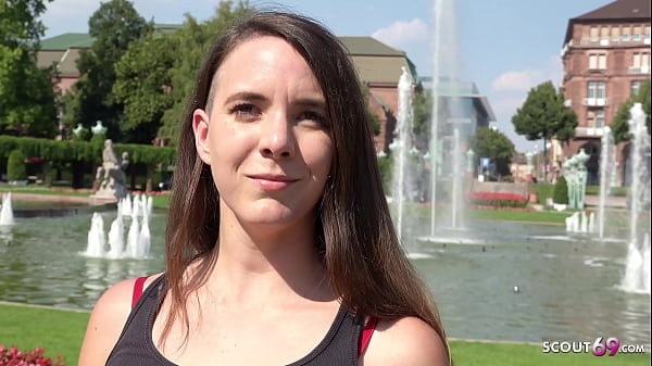 Sinnliches Teenie-Mädchen neckt Teenager