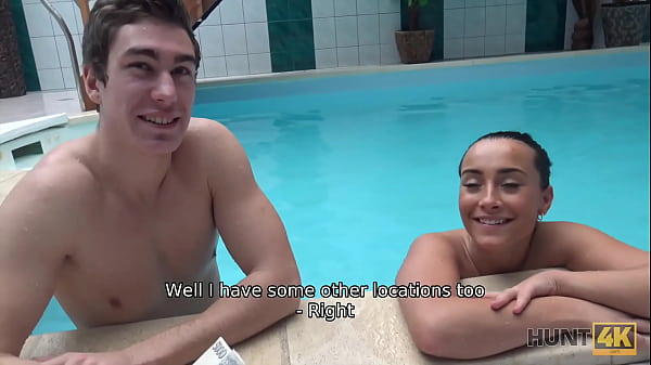 HUNT4K. Die billige Schlampe tut ihr Bestes, um mit ihrem Freund im Spa zu bleiben