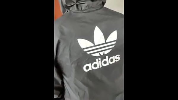 Die Lieferung brachte einen und wurde dann gebeten, mein Badezimmer zu betreten. Schauen Sie, was als nächstes geschah – Yosi trans los olivos