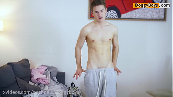 Cậu bé xinh đẹp Mariano Basso xoay cậu bé thịt đó