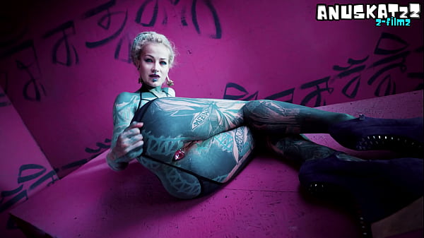 Cô gái tuổi teen hậu môn tuyệt vời