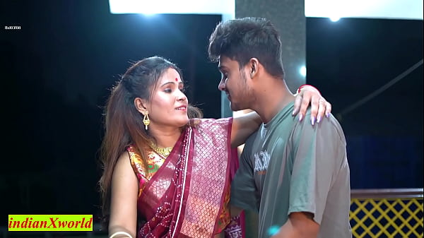 सुंदर किशोर मॉडल बुक्कके