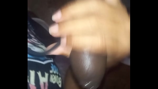 Une pipe rapide dans la salle de bain abandonnée