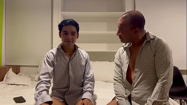 Chàng trai trẻ này chưa bao giờ nếm thử một con cặc to như con mà người đàn ông khuyết tật này có