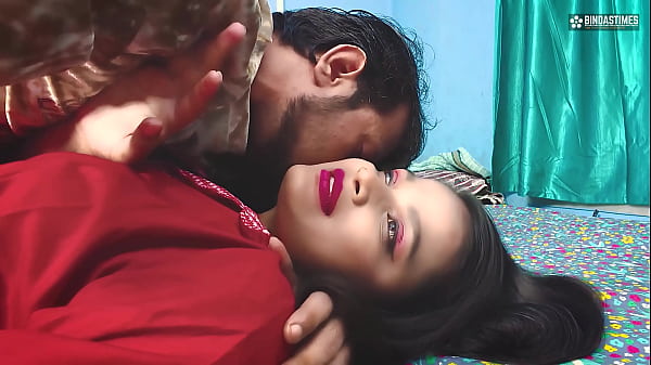 सेक्सी सेक्सी किशोर प्रदर्शन करता है