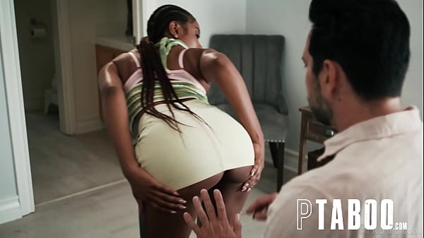 Nhìn trộm bố dượng Tommy lén quay camera để xem con gái riêng Destiny Mira cởi quần áo, đỉnh điểm là cảnh bị cấm, dục vọng tình dục