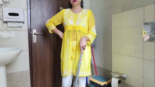 काम वाली बाई की जबरदस्त गांड और चूत की चुदाई हिंदी ऑडियो के साथ अलमारी में