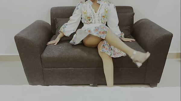 खूबसूरत भारतीय लड़की ने परीक्षा में मदद के लिए अपने कॉलेज टीचर के साथ सेक्स किया