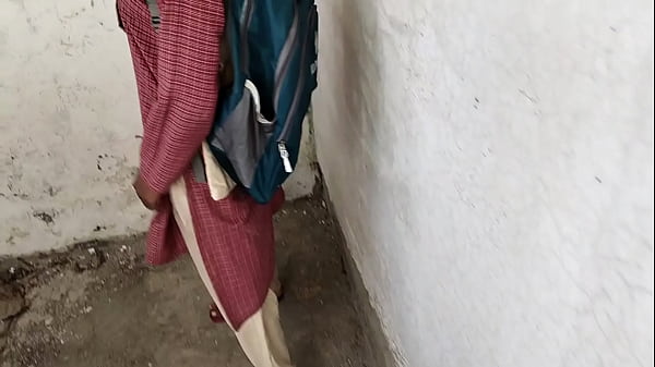 Desi Dorfschulfreundin echter hausgemachter Fick in indischem Pornovideo