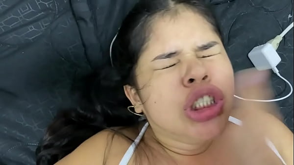 Me follo a la esposa de mi esposa en su casa ya que ella no esta