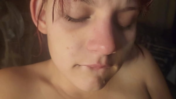 18 साल की सौतेली बहन अपनी चूत को उंगली से चोदते हुए मेरे लंड को दूध दे रही है