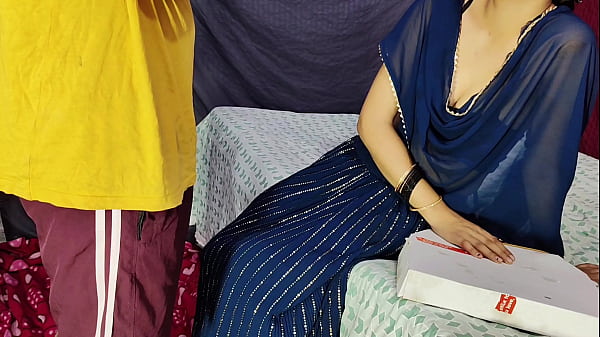 Bezahlung für Pizza durch den Körper &ndash_ Als Bhabhi ihr ganzes Essen Zomato Boy gab!