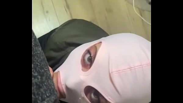 Il mio marito impotente si masturba mentre scopo il suo amico