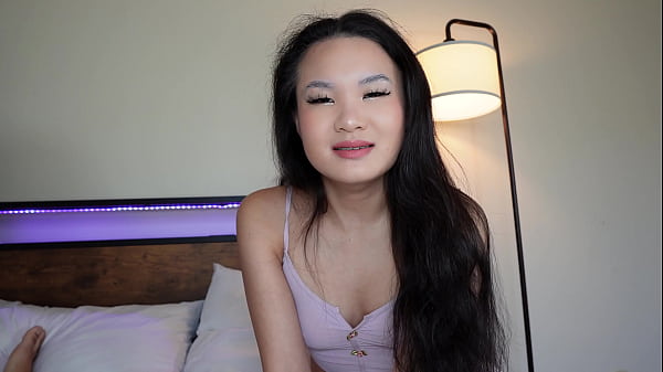 La dolce ragazza prende in giro