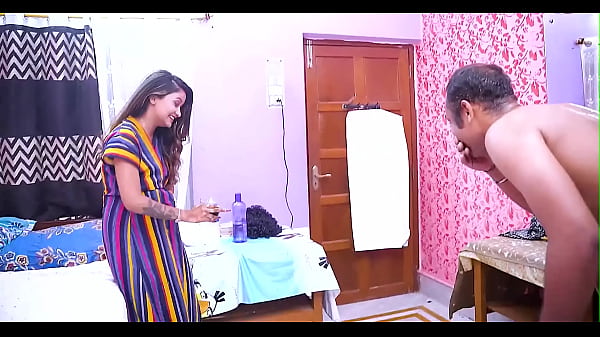 घर पर अकेले रहते हुए युवा भारतीय देवर के साथ कामुक देसी भाभी की कट्टर चुदाई