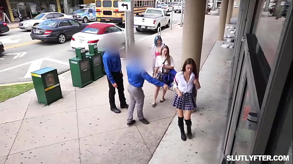 L'agente JUan Largo ha dato a Lucy FOxx una via d'uscita dopo essere stata sorpresa a rubare rendendola troppo arrapata per resistere a quel grosso cazzo duro