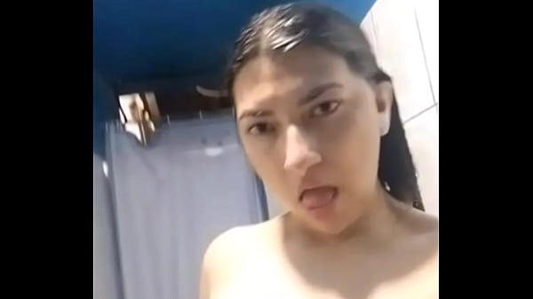 Sto facendo la doccia, vuoi venire ad aiutarmi?