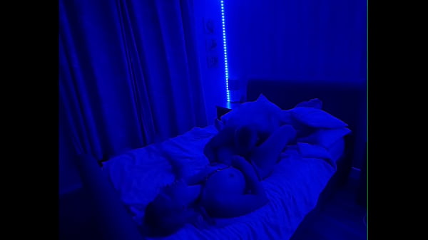 फूहड़ पत्नी गुदा मैथुन और तीव्र संभोग सुख का आनंद लेती है