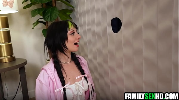 Belle soeur baisée à travers un trou dans le mur | Chaton Cam