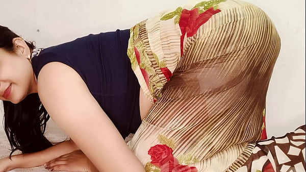 Vollbusiges Dienstmädchen wird vom Vermieter wegen seiner Schulden gefickt, Sex in Hindi-Audio