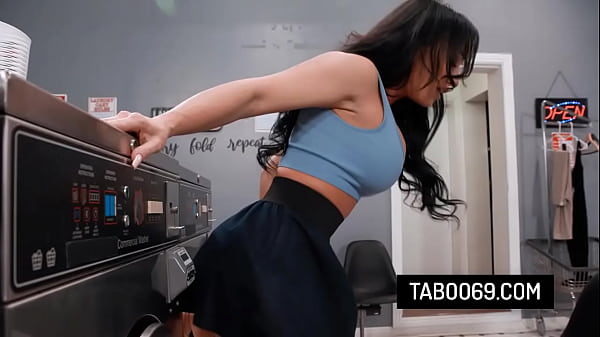 Caída pública furtiva y arriesgada - Jennifer White