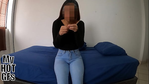 Sexy junges Mädchen neckt