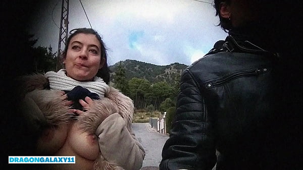 Tôi và chị gái làm những việc bẩn thỉu trên đường và sau đó ở nhà