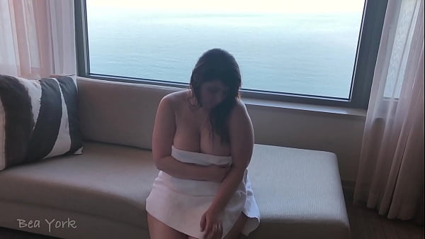 Bea York gibt süße Wichsanweisungen