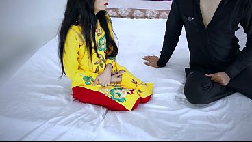 मेरी सौतेली माँ को पैसों के बदले दुकानदार से अपनी चूत की चुदाई करानी पड़ी