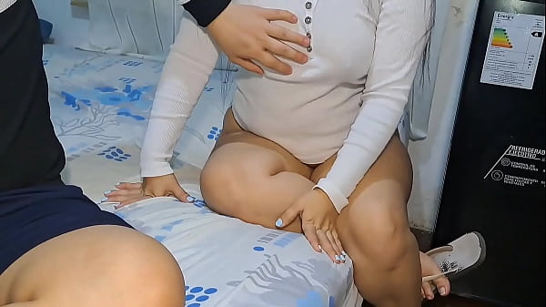 Mi madrastra hace realidad mi fantasía Dios mío