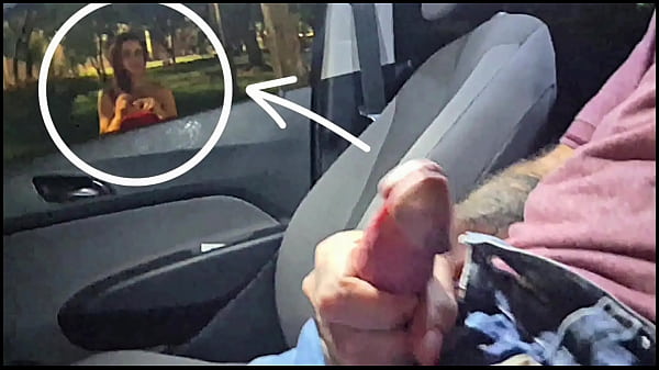 Triển lãm gà trống ở nơi công cộng! Tôi rất thích ngắm nhìn người phụ nữ xinh đẹp ở bến xe buýt.