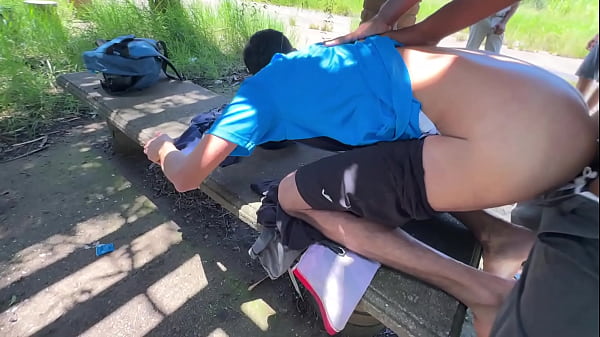 राह पर सबसे बड़ी कुतिया, उनकी गांड में ढेर सारा दूध।