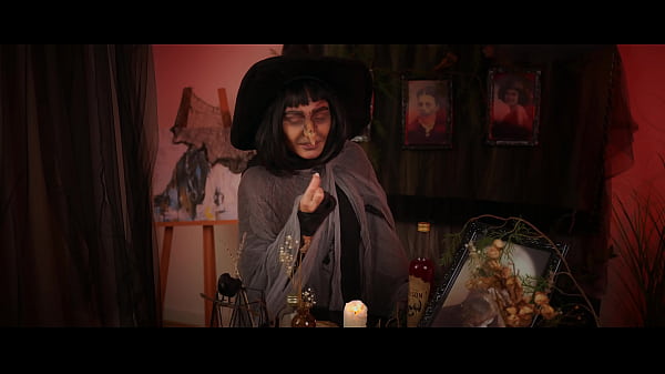 Ragazza teenager bionda giocosa