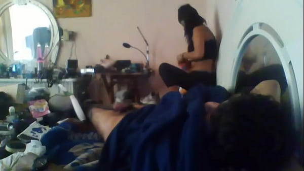 une amie accro à la bite me suce et baise parce qu'elle pensait que j'étais ivre