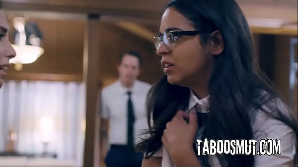 Guarda lo splendido video di una teenager latina