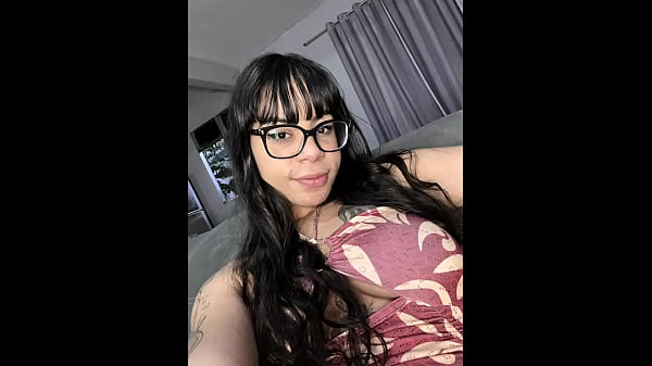 Nó đã được tung lên mạng, một gã mọt sách đại học nhỏ bé đã đưa nó cho vị giáo sư đã có gia đình mặc bộ lông thú.