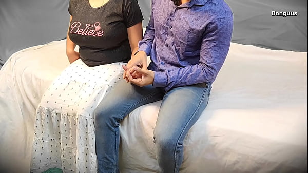 खूबसूरत रिया और उसके सौतेले भाई के दोस्त का भारतीय सेक्स वीडियो